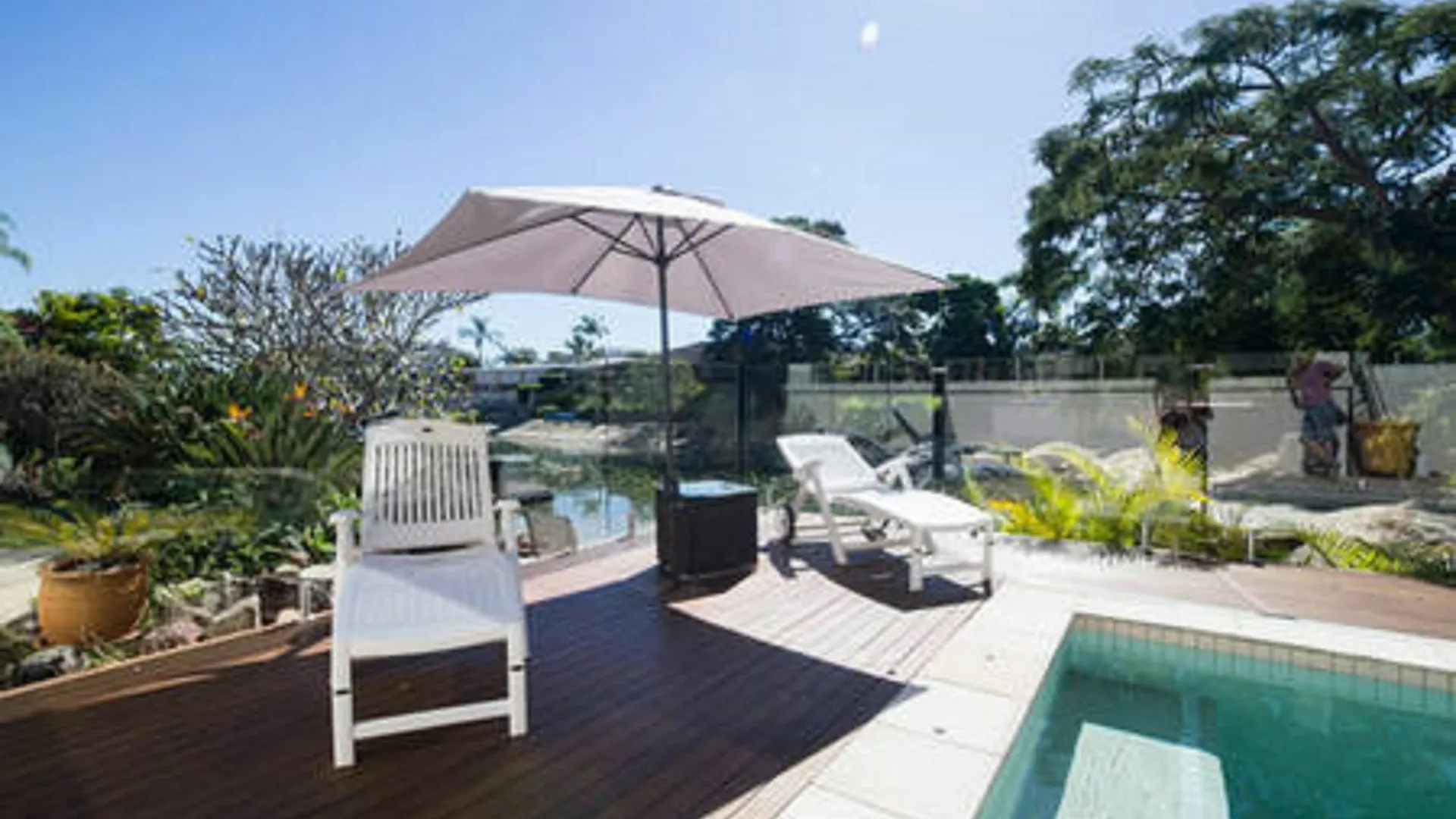 Sandy Shores Broadbeach Waters